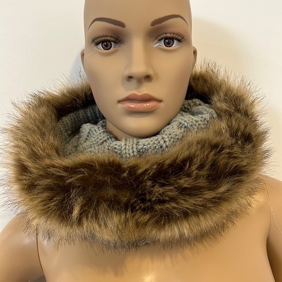 GRAY Faux Fur Infinity Scarf - Picture 2 of 7